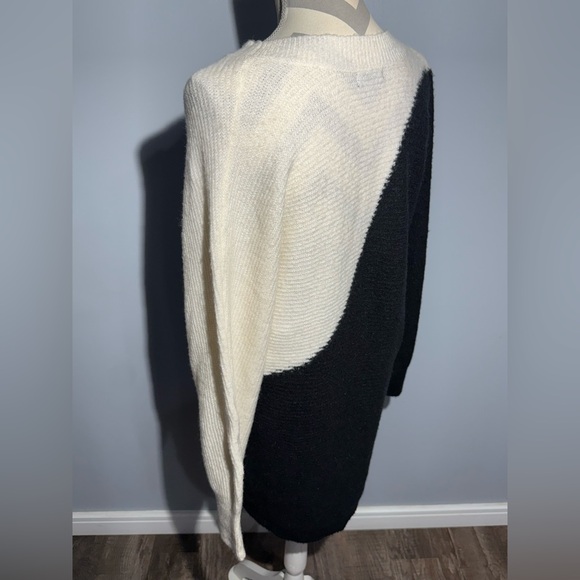 Blu Pepper Two-Tone Sweater in Black and Cream - Picture 3 of 12